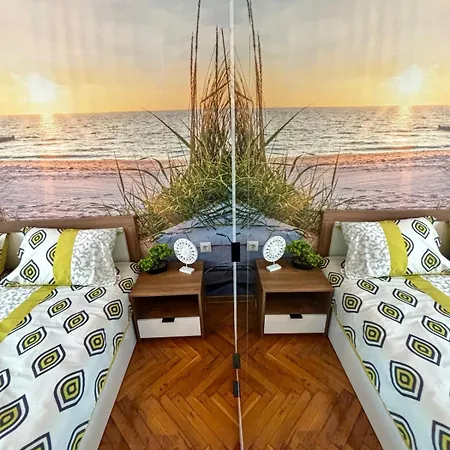 Sea Breeze Apartment *