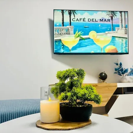 Sea Breeze Apartment *
